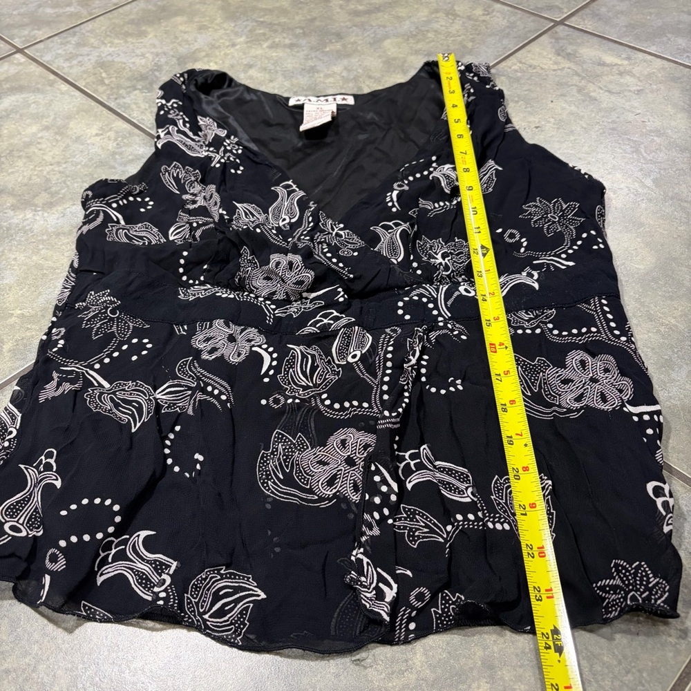 Ami Women's Black White Lightweight Tank Top Sz XL Y2K Bikercore Preppy Grunge - Picture 11 of 11